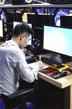 山東藍(lán)翔技師學(xué)院組織教師計(jì)算機(jī)技能培訓(xùn)活動(dòng) 賦能數(shù)字化教學(xué)新征程