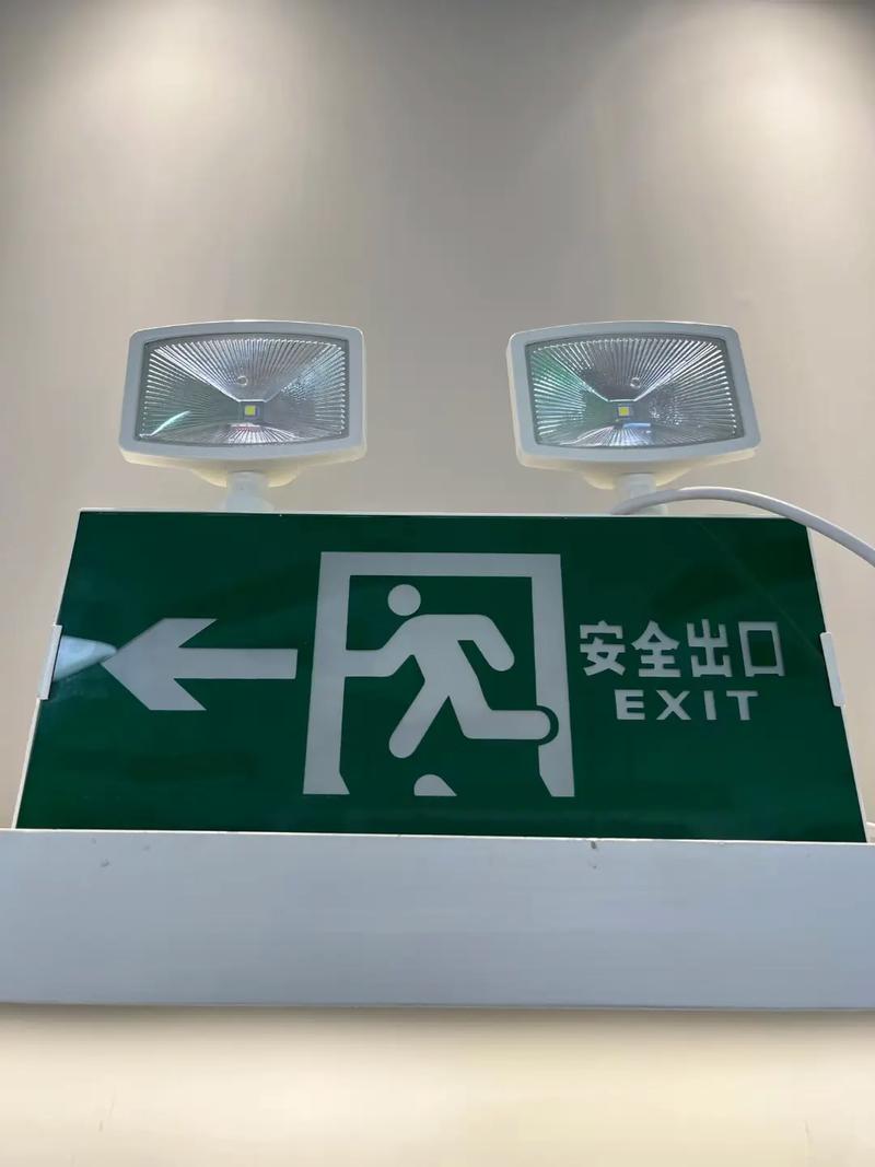 應急照明與疏散指示燈兩用燈 高效融合，守護安全通道